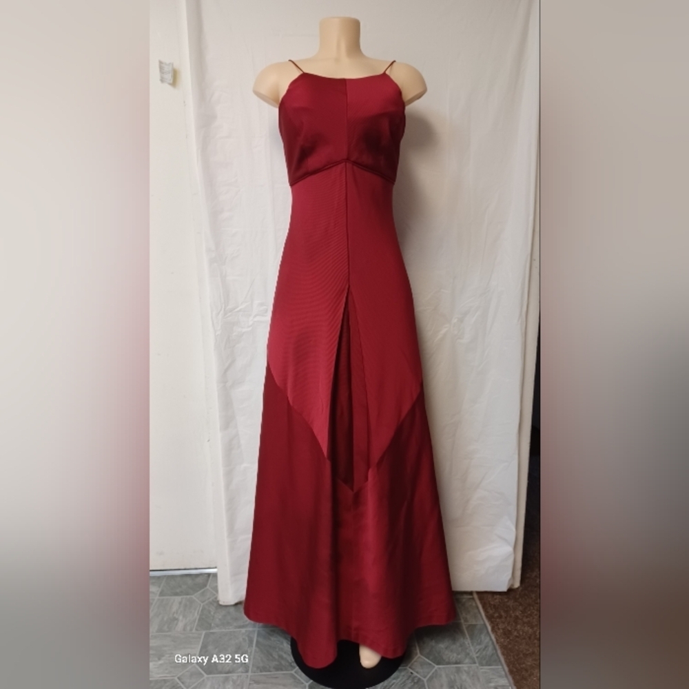 Aidan Mattox If Your Color Red This Aidan Mattox Elegant Burgundy Evening Gown